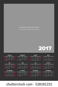 Simple 2017 year calendar, week starts on Sunday