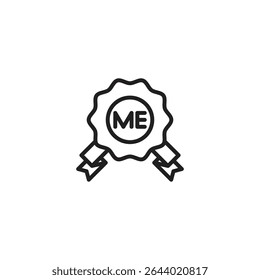 Um simples ícone de contorno preto de uma fita de prêmio com arestas irregulares com "ME" inscrito em um círculo central e duas caudas de banner apontando para baixo. É colocado sobre um fundo branco limpo.