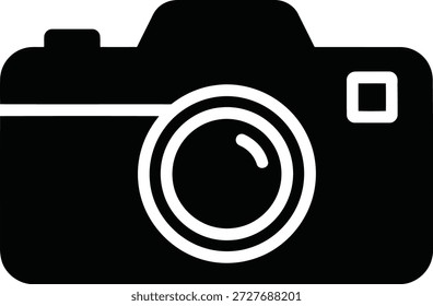 Ein einfaches schwarz-weißes Grafiksymbol, das eine Kamera darstellt. Das Icon verfügt über einen Kameragehäuse mit einem auffälligen kreisförmigen Objektiv und einem quadratischen Sucher Detail.
