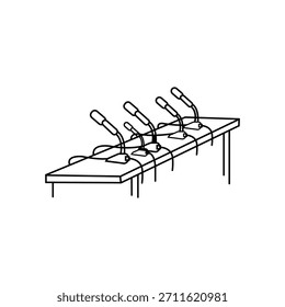 Simple ilustración de dibujo de línea en blanco y negro de cinco micrófonos dispuestos en una fila en una mesa rectangular, adecuado para representar una rueda de prensa, panel de discusión o evento de habla pública. T