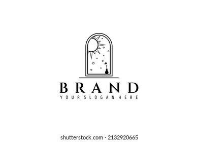 Sencillo logo bohemio diseñado con una imagen de una ventana y un hermoso jarrón de flores sobre el fondo de una vista del sol matutino y de las gotas de rocío.