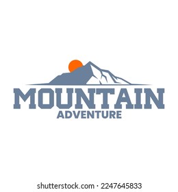 einfache, saubere Wohnung minimalistisch Sonnenaufgang Sonnenuntergang Insel Berge Gipfel Felseis Berg Landschaft Naturblick Silhouette für Outdoor-Reise-Abenteuer Logo-Design Inspiration