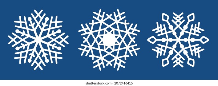 Diseño sencillo, copos de nieve de vacaciones aislados en el fondo azul. Ilustración vectorial. 