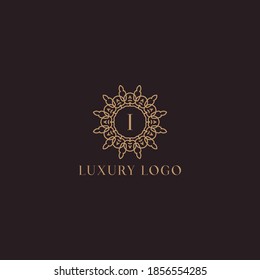 Simple elegant letter I icon logo. luxury monogram vector logotype for Restaurant, Royalty, Boutique, Cafe, Hotel, Heraldic, Jewelry, Fashion and other vector illustration