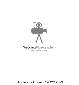un sencillo y elegante logotipo de camarógrafo de bodas
