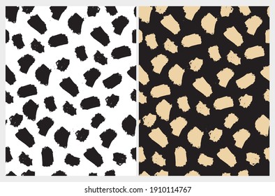 Simple Geometric Seamless Vector Pattern with Light Gold Hand Drawn Spots Isolated on a Black Background. Black Brush Daubs on White Layout. Irregular Scirbbles Print ideal for Fabric, Textile.