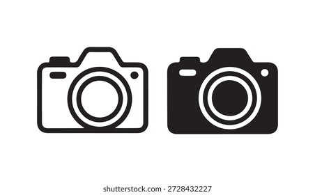 Una ilustración gráfica simple de dos iconos de cámara, uno negro y otro blanco, colocados uno al lado del otro sobre un fondo blanco limpio y liso, ideal para usar como logotipo o símbolo