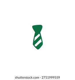 Una corbata verde simple con rayas diagonales blancas se centra en un fondo blanco limpio, que representa un accesorio de moda clásico.