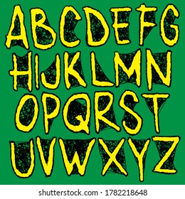 Einfaches Grunge-Alphabet.Gelbe Buchstaben auf grünem Hintergrund.