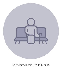 Simples ícone de linha de pessoa idosa sentada confortavelmente no sofá, segurando a bengala. Conceito de conforto