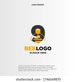 Simple and minimalist illustration logo design initial 9 combining with bee.