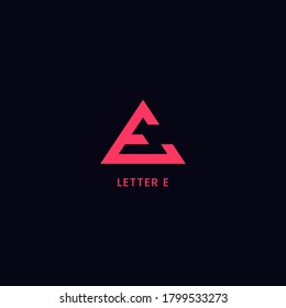 Logotipo simple y minimalista de la letra E forma triángulo