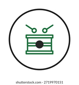 Una ilustración simple y moderna de un tambor, encapsulado dentro de un círculo oscuro. El icono de tambor verde está acompañado por dos baquetas. Este diseño se puede utilizar para logotipos, íconos o Elementos gráficos.