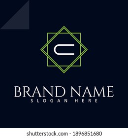 Ein einfaches, modernes Logo mit dem Buchstaben C und dunklem Hintergrund