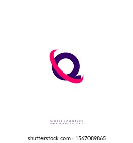 simple modern technology Q logotype isolated on white background design concept.
