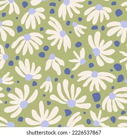 Sencillo fondo floral de naturaleza en vector. Patrón sin foco con margaritas blancas dibujadas a mano sobre un fondo verde. Perfecto para el diseño de telas de tela tapizados de regalo y la reserva de chatarra.