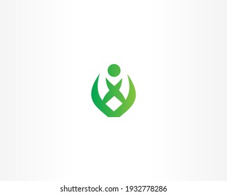 Personas simples modelan el logotipo de iconos con el concepto de círculo verde