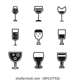 Einfache Auswahl an Vektorgrafik-Symbolen. Enthält solche Symbole wie Weinpresse, Weinkeller, Nase, Kork, Käse, Menu Weinberg und mehr.