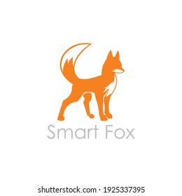 logotipo simple e inteligente de zorro, silueta de ilustraciones vectoriales de zorro anaranjado