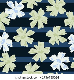 Sencillo estilo floral sin fisuras con flores blancas aleatorias adornado con adornos. Fondo de rayas azules de la marina. Ilustración bursátil. Diseño vectorial para textiles, tela, giftwrap, papel pintado.
