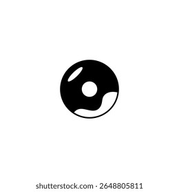 Um simples e elegante ícone preto-e-branco de uma rosquinha com glacê e um buraco no centro. Esse design vetorial limpo é ideal para uso em marcas de padaria, menus de café, ilustrações com tema de sobremesa ou 
