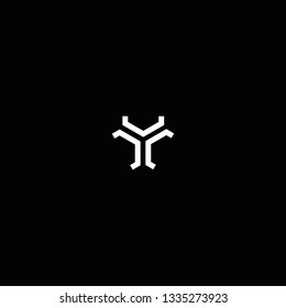 simple triangel logo