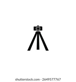 Arte vectorial simple que muestra un ícono de cámara negro montado en un trípode contra un fondo blanco, diseño minimalista adecuado para diversas aplicaciones creativas.
