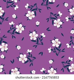 Patrón vintage simple. flores blancas y hojas azules. fondo morado. Impresión de moda para textiles, papel pintado y embalaje.