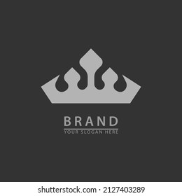 logotipo del icono de la corona blanca simple. diseño abstracto de vector plano.