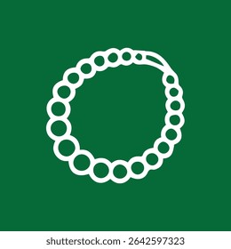 Um design de colar simples, mas elegante em um fundo verde floresta pacífica com um esboço de colar frisado
