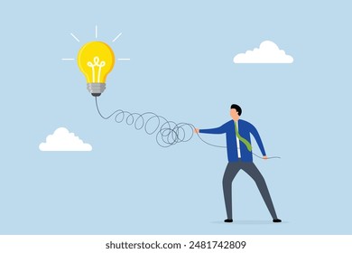 Simplifica la idea de negocios compleja, el hombre de negocios desvela una bombilla de luz de una idea de negocios desordenada.