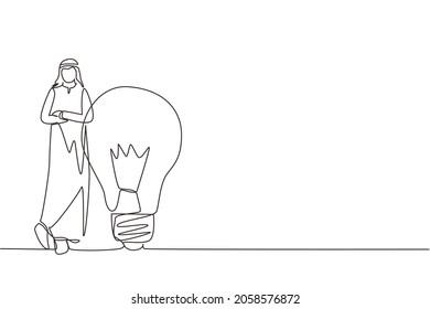 Single continuous line drawing Arab businessman leaning on giant lightbulb, business idea. Business people ideas leaning against the lamp symbol is good idea. One line draw design vector illustration