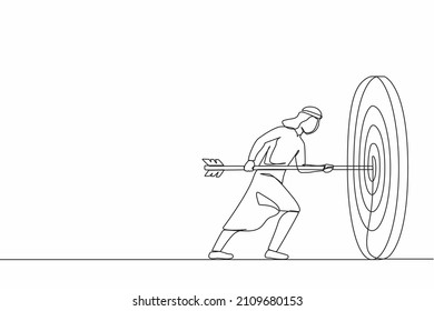 Single continuous line drawing Arab businessman hold arrow in hand to target, achievement goal. Aim in business concept. Aspirational people. Mission achieved. One line draw design vector illustration