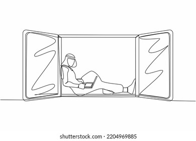 Una línea continua dibujando a un hombre independiente árabe sentado en el umbral de la ventana, trabajando con una laptop. Trabajo remoto desde casa. Educación en línea, estudio estudiantil en casa. Ilustración vectorial de diseño de líneas de una línea