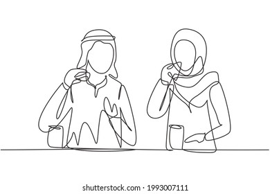 Single continuous line drawing Arabian couple having hamburger meal around table at restaurant. Happy teenagers talking, smiling and laughing together. One line draw graphic design vector illustration