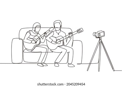 Single continuous line drawing Arabian couple vlog influencer performing music show to streaming online audience listening at home. Man woman playing guitar and sing song. One line draw design vector