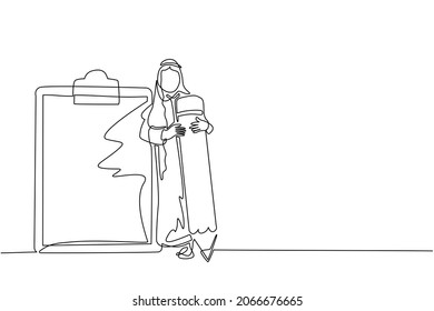 Single continuous line drawing Arabian businessman holding giant pencil looking at completed checklist on clipboard. Effective daily planning and time management. One line draw graphic design vector