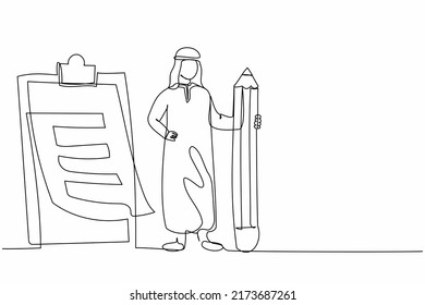 Una sola línea contínua dibujando a un empresario árabe con un gran lápiz mirando la lista de verificación completa en el portapapeles. Concepto de plan completado por éxito de negocios. Ilustración vectorial de diseño gráfico de una línea
