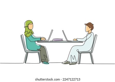 Single continuous line drawing Arabian boy and girl students studying with laptop and sitting on chairs around desk. Back to school, online education. One line draw graphic design vector illustration