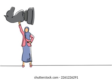 Single continuous line drawing Arabian businesswoman holding, lifting knight chess piece. Successful entrepreneurship tactics, strategy, superiority in business. One line draw graphic design vector