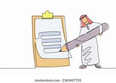 Single continuous line drawing Arabian businessman writing on clipboard with pencil. Male manager completion task. Goal achievements planning schedule. One line draw graphic design vector illustration