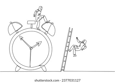 Una única línea contínua dibujando a una empresaria árabe patea a su rival que sube el reloj despertador con escalera. Arrogancia. No es necesario que los colegas cumplan muchos plazos. Ilustración vectorial de diseño de una línea