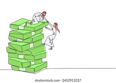 Ein arabischer Geschäftsmann, der eine durchgehende Linie zeichnet, hilft seinen Kollegen, auf einen großen Stapel von Banknoten zu klettern. Ansteckungserfolg. Teilen-Tipps für den Erfolg. Teamarbeitsbonus. Einzeilige Design-Vektorillustration
