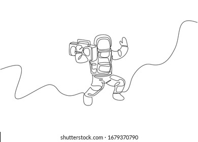 Single continuous line drawing of astronaut bringing vintage radio on shoulder in cosmic galaxy. Outer space music concert concept. Trendy one line draw design graphic vector illustration