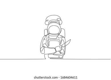 Single continuous line drawing astronaut chef holding knife and crossing arms on chest in outer space cafe. Healthy restaurant cuisine concept. Trendy one line draw design graphic vector illustration