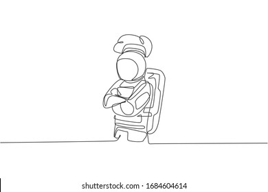 Single continuous line drawing of astronaut chef cross his hands on chest, pose elegant in outer space cafe. Healthy restaurant cuisine concept. Trendy one line draw design graphic vector illustration