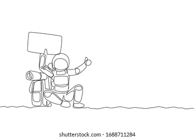 Dibujo de línea continua de un lanzador astronauta sosteniendo una tabla de papel mientras espera el viaje en la carretera de la superficie de la luna. Concepto del espacio ultraterrestre comonauta. Ilustración vectorial de diseño de tracción de una línea de moda