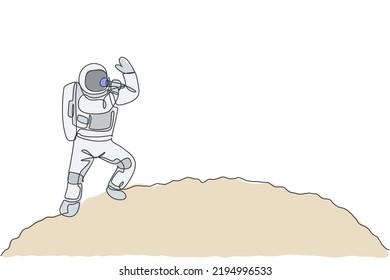 Single continuous line drawing astronaut singer singing a beautiful song musical instrument in cosmic galaxy. Outer space music concert concept. Trendy one line draw graphic design vector illustration