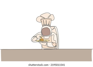 Single continuous line drawing of astronaut tasting delicious food before serving to customer in outer space cafe. Healthy restaurant cuisine concept. Trendy one line draw design vector illustration