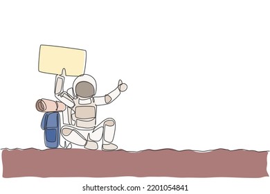 Single continuous line drawing of astronaut hitchhiker holding paper board while waiting for ride in moon surface road. Cosmonaut outer space concept. Trendy one line draw design vector illustration
